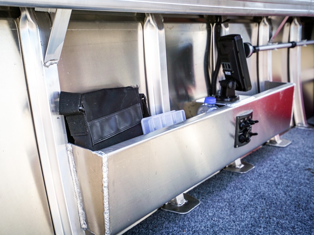 gunwale storage of an aluminium boat